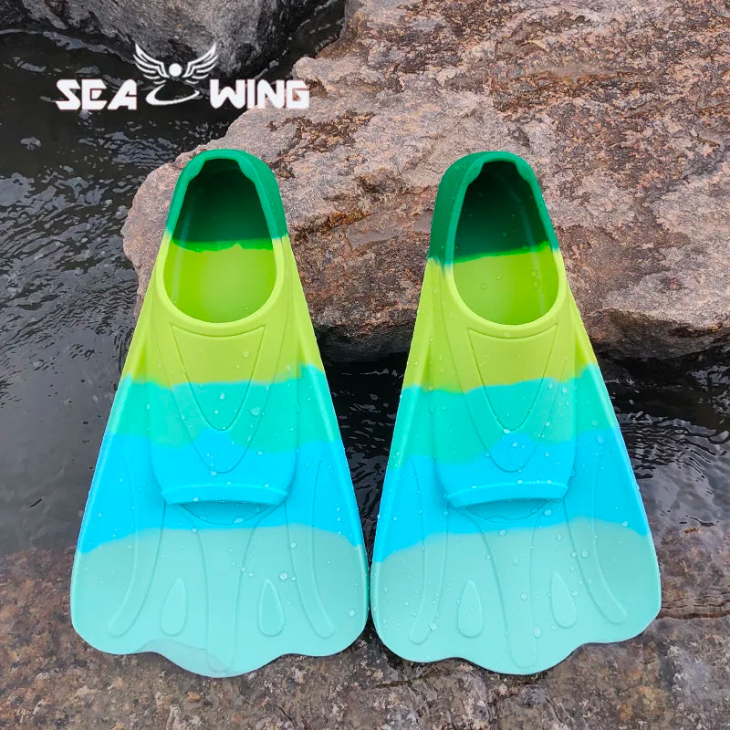 New colored swimming training fins for summer tourism, elastic and soft silicone diving frog shoes