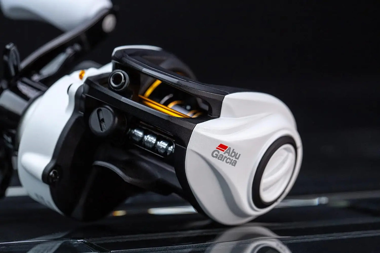Max Pro Low Profile Baitcast Fishing Reel Right