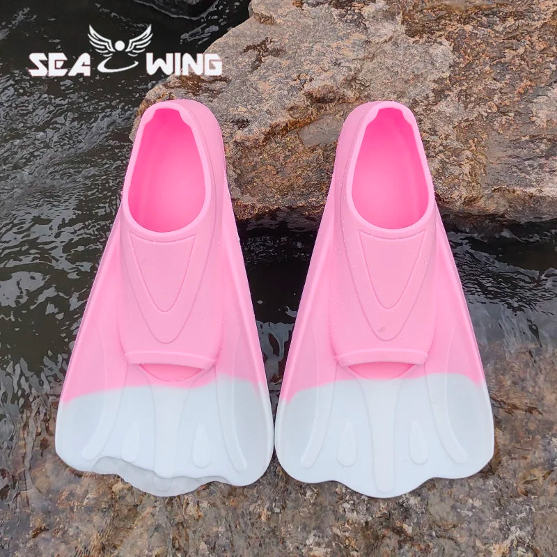 New colored swimming training fins for summer tourism, elastic and soft silicone diving frog shoes