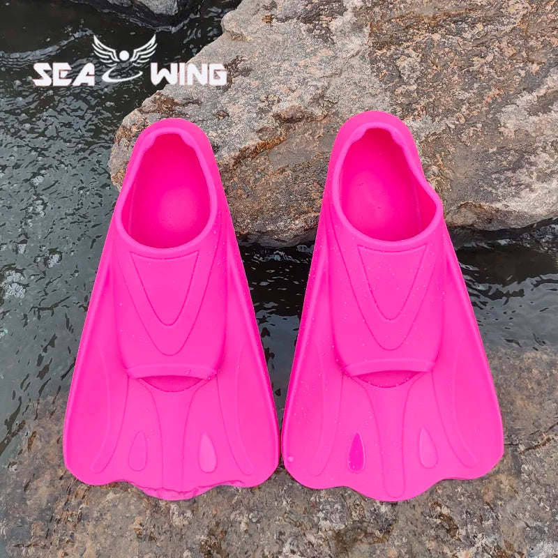New colored swimming training fins for summer tourism, elastic and soft silicone diving frog shoes