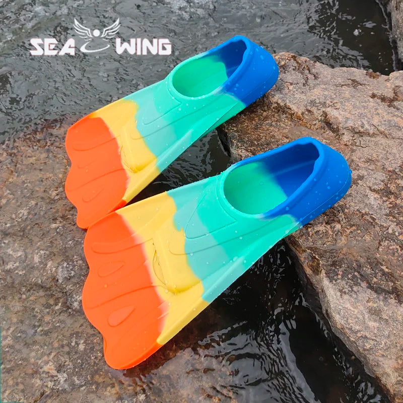 New colored swimming training fins for summer tourism, elastic and soft silicone diving frog shoes