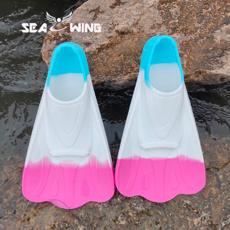 New colored swimming training fins for summer tourism, elastic and soft silicone diving frog shoes