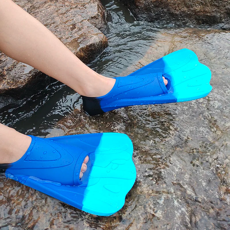 New colored swimming training fins for summer tourism, elastic and soft silicone diving frog shoes