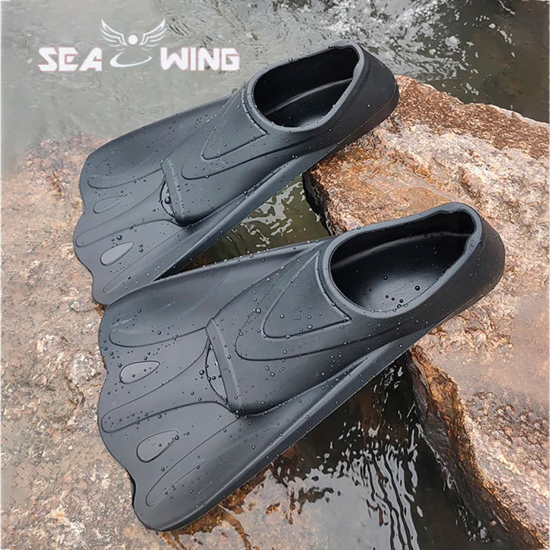 New colored swimming training fins for summer tourism, elastic and soft silicone diving frog shoes