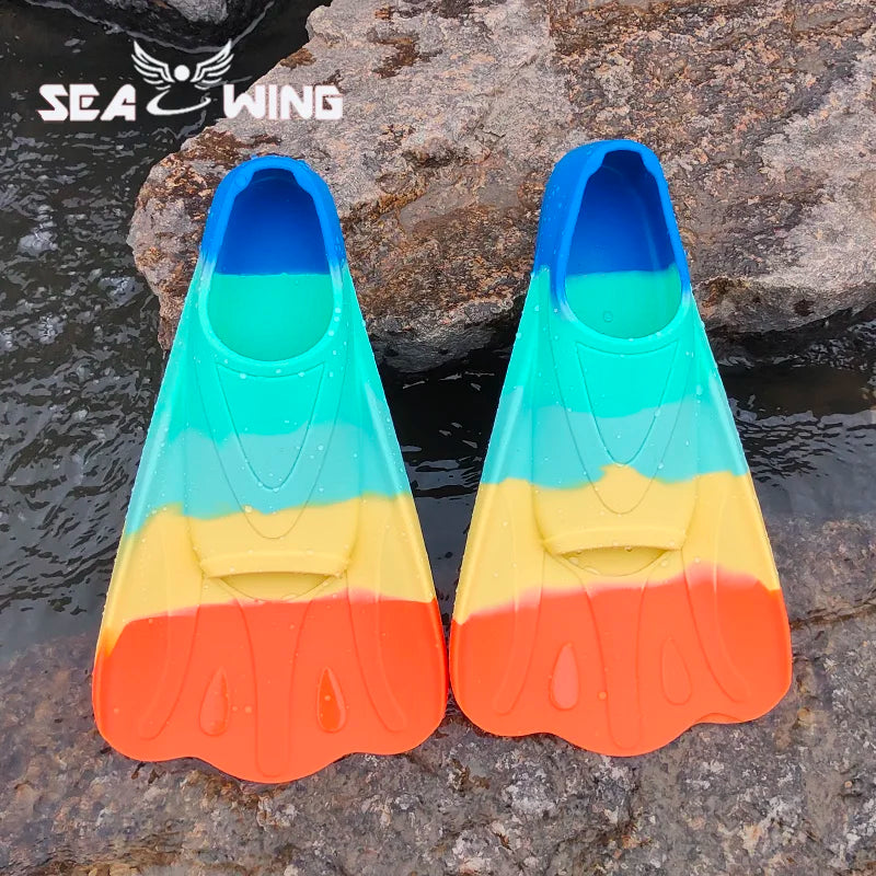 New colored swimming training fins for summer tourism, elastic and soft silicone diving frog shoes