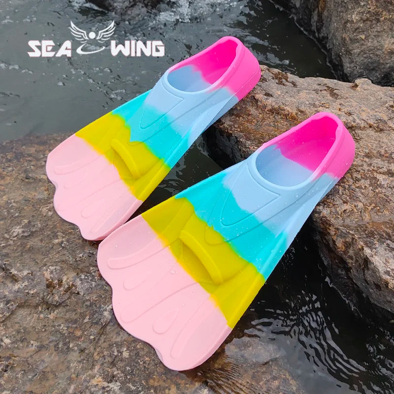 New colored swimming training fins for summer tourism, elastic and soft silicone diving frog shoes
