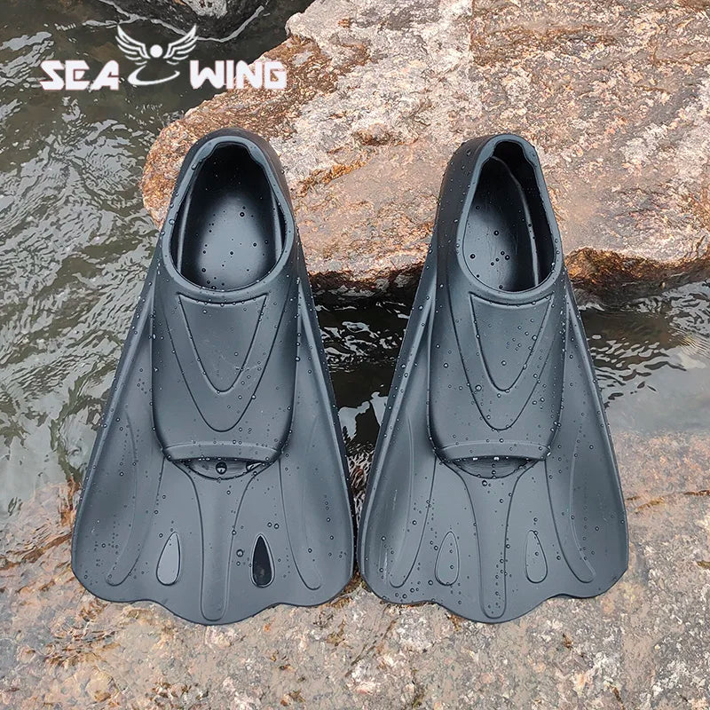 New colored swimming training fins for summer tourism, elastic and soft silicone diving frog shoes