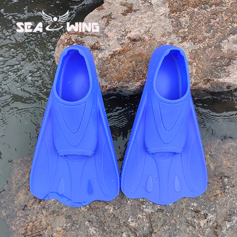 New colored swimming training fins for summer tourism, elastic and soft silicone diving frog shoes